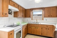 Building Photo - 1-Bed Apartment with Hardwood Floors, In-U...