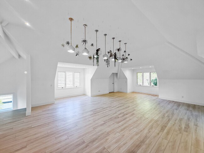 Building Photo - Stunning 4B/3BA House in Gated Community in Carlsbad!