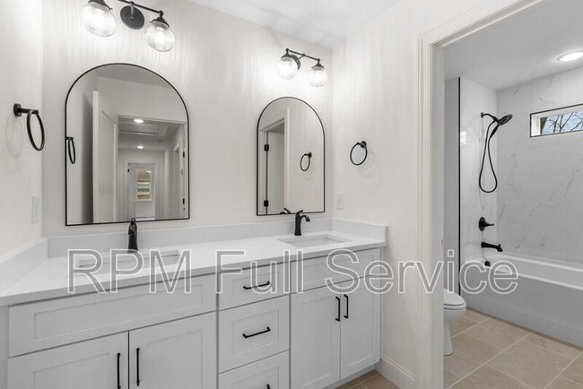 Building Photo - 2109 14th Ave N