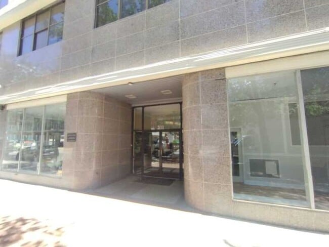 Building Photo - 311 W Ashley St