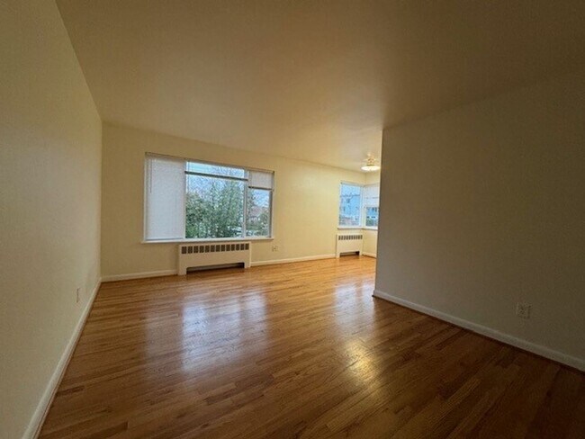 Building Photo - 4300 SW Seattle St