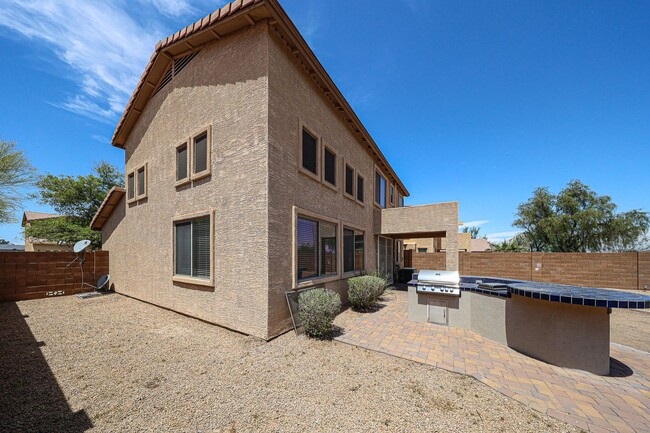 Building Photo - Welcome to this spacious 4 bedroom, 2.5 ba...