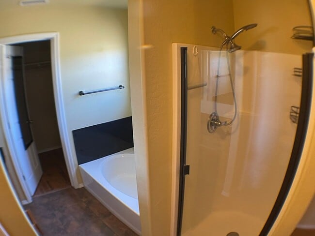 Building Photo - AVAILABLE MAY 6th | Spacious Single-Level Home in Desirable Doney Park