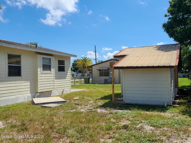 Building Photo - 1503 Licht St
