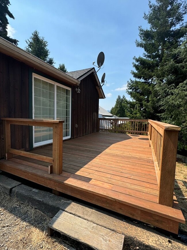 Building Photo - Fully Remodeled 2 bed/1 bath home in Cottage Grove