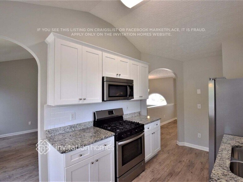 Building Photo - 821 Lorraine Ln