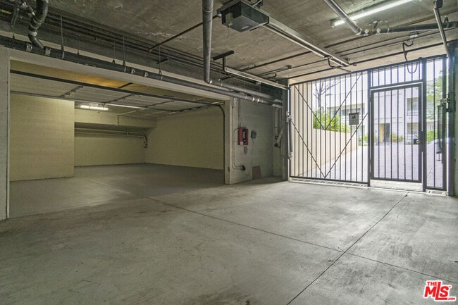 Building Photo - 10765 Wilkins Ave