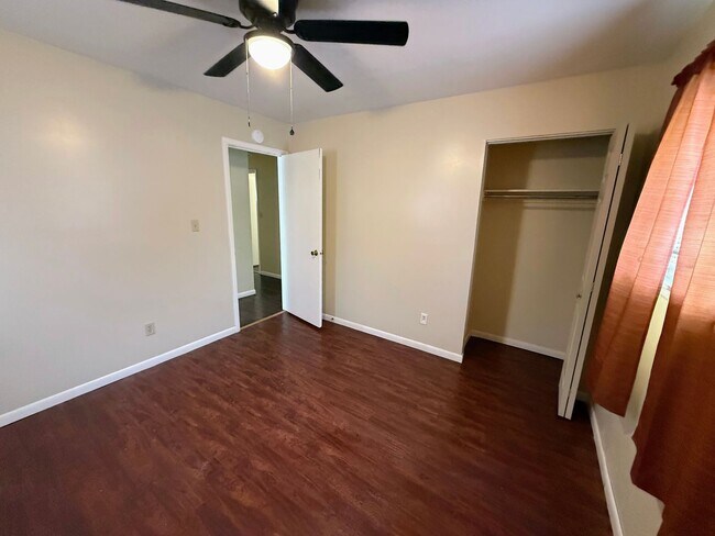 Building Photo - Well-maintained 3-bedroom, 1-bath home in Cleveland