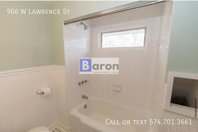 Building Photo - 906 W Lawrence St