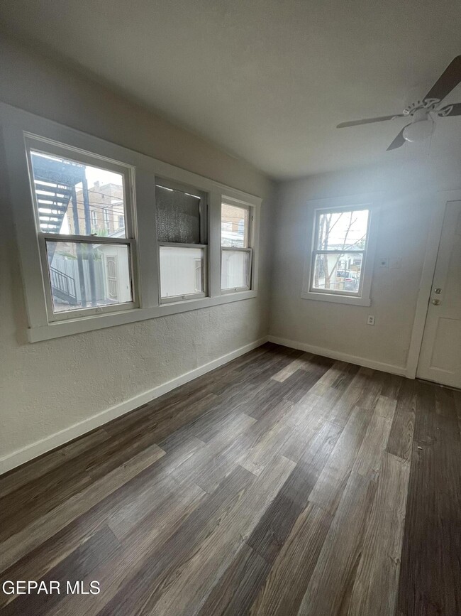 Building Photo - 1522 Yandell Dr