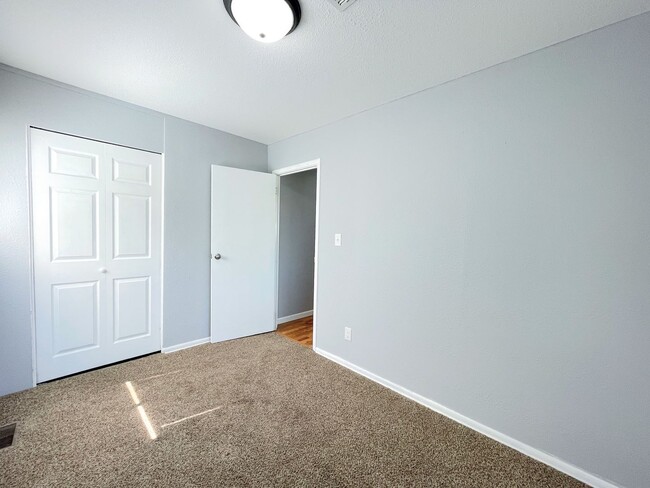 Building Photo - Charming 3-Bedroom Cottage in Prime Location