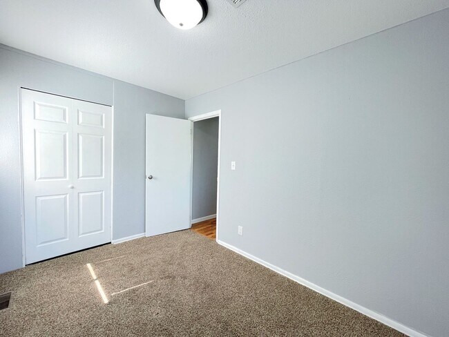 Building Photo - Charming 3 bedroom home in great location