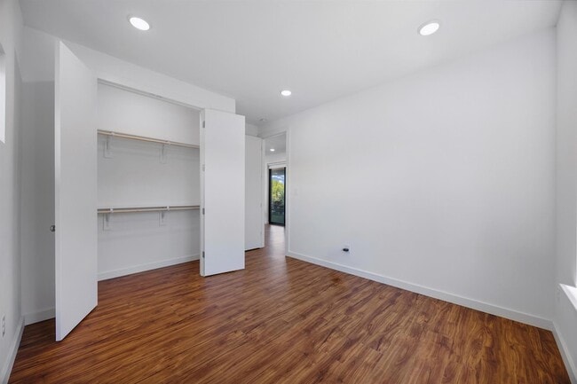 Building Photo - 480 Starlight Vlg Lp