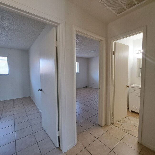 Building Photo - 6975 Dunsbach Way