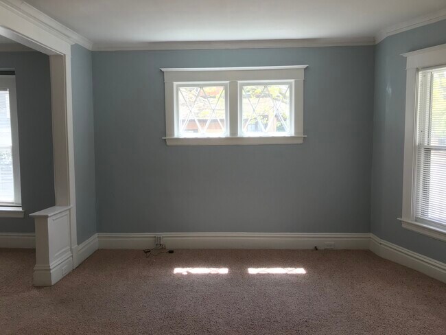 Building Photo - 128 Luton Ave SE