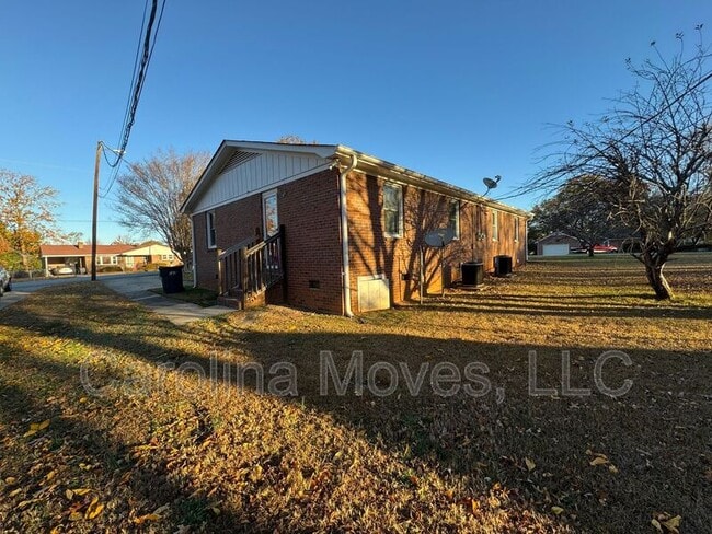 Building Photo - 117 Wardview Ave