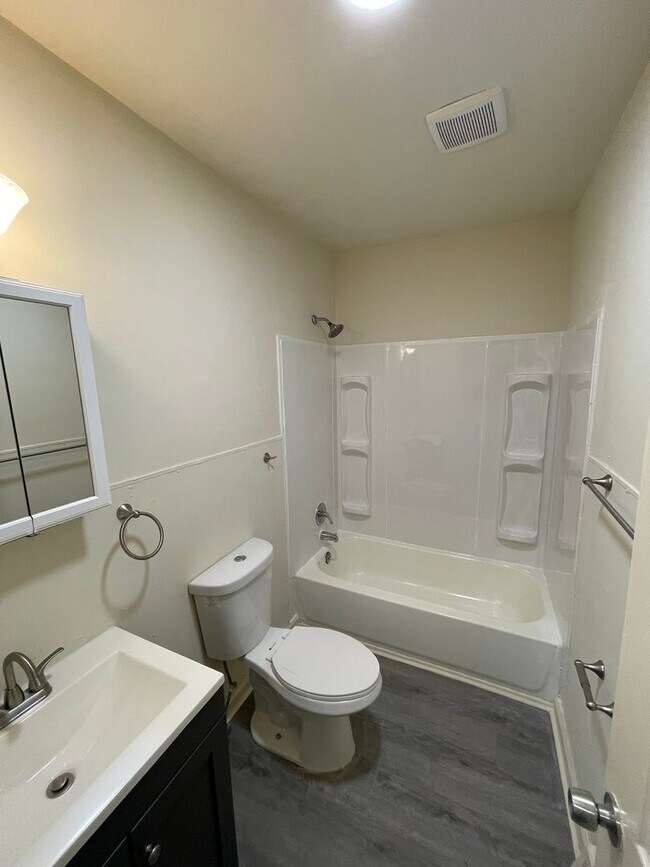 Building Photo - Four Bedroom House For Rent