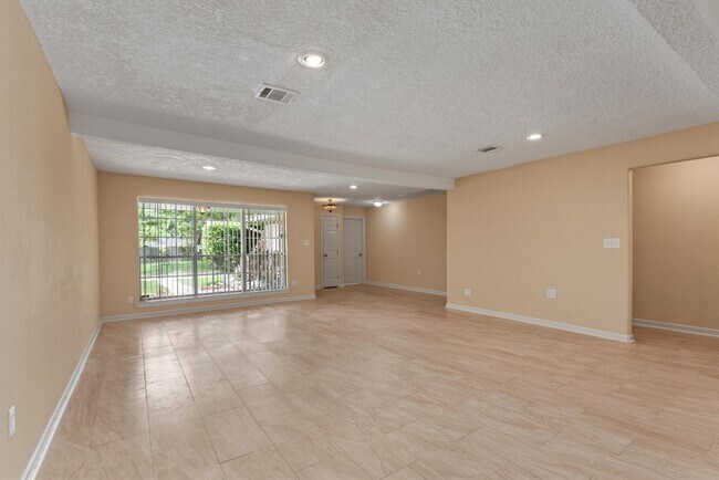 Building Photo - 4906 Green Willow Ln