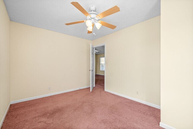 Building Photo - Home For Rent Near Heritage Park!