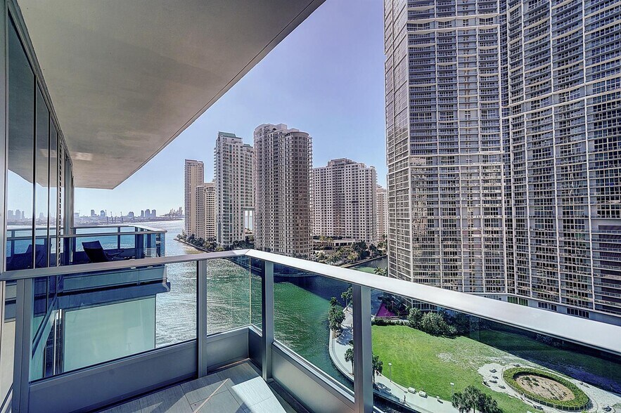 Building Photo - 200 Biscayne Boulevard Way