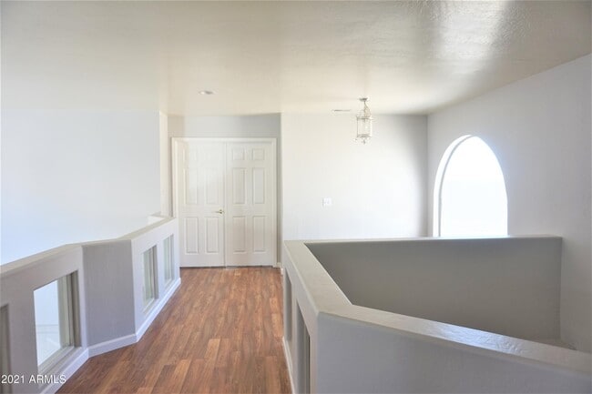 Building Photo - 1319 E Cathedral Rock Dr