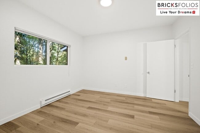 Building Photo - Live Steps from Microsoft | Stylish 2BR Condo with Fireplace & Parking