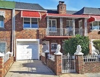 Building Photo - 609 E 96th St