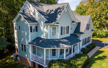 Building Photo - Spacious 4 Bed / 3.5 Bath home with large ...