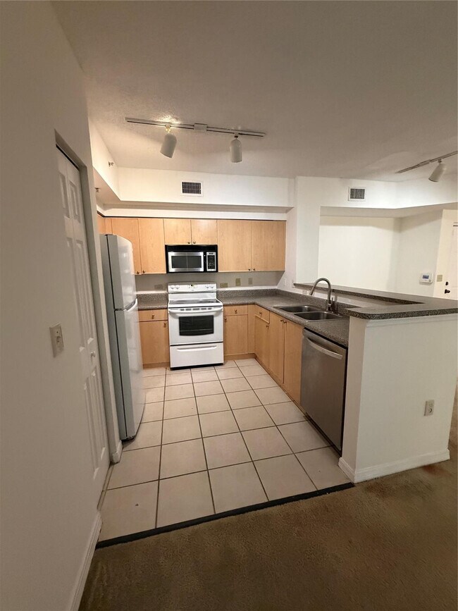 Building Photo - 2351 W Preserve Way