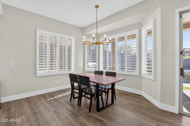 Building Photo - 10587 E Sheena Dr