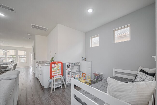 Building Photo - 2126 Bauer Park Dr