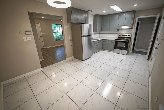 Building Photo - 8407 Lenova Ln