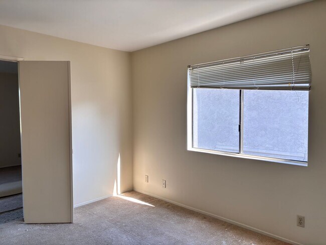 Building Photo - 3 bedrooms townhome in Chula Vista CA - Terranova Area