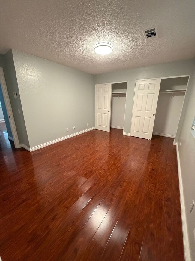 Building Photo - Nice home for rent in Hanford