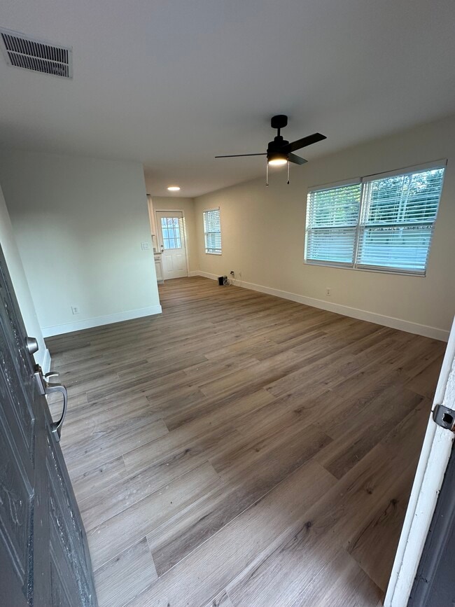 Building Photo - 3111 W Spruce St