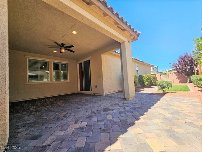 Building Photo - 3032 Camino Largo Ave