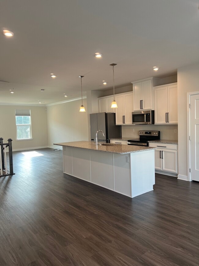 Building Photo - 272 Sugar Maple Square