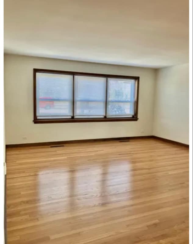 Building Photo - 1345 S Mannheim Rd