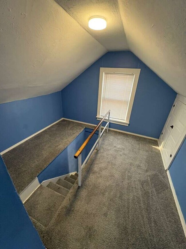 Building Photo - Cozy & Convenient Euclid Home Near Lake Erie