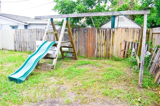 Building Photo - 5108 Sandalwood Dr