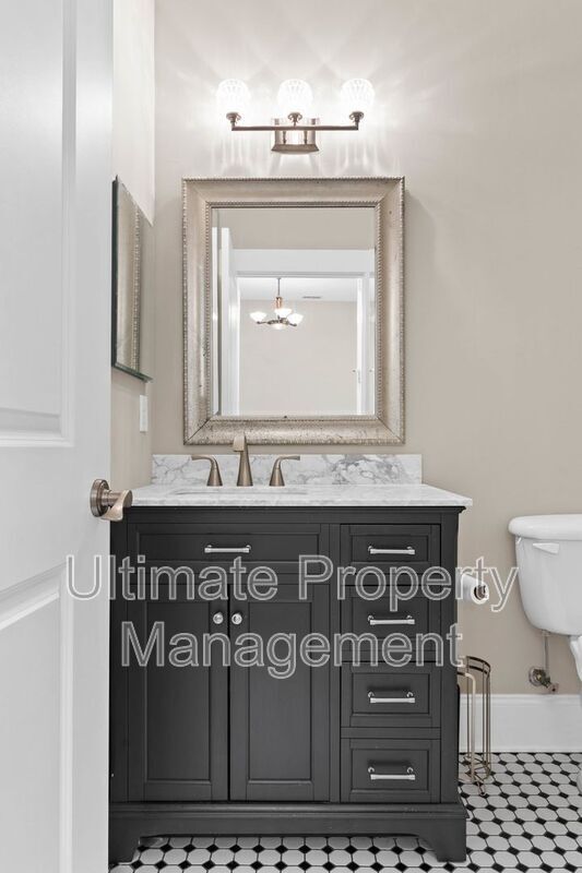 Building Photo - 709 N 4th St