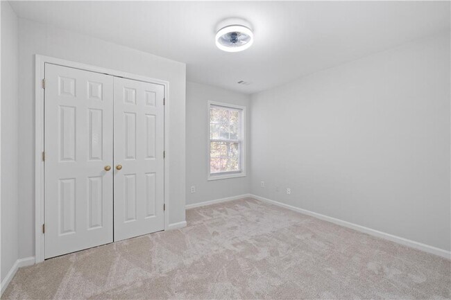 Building Photo - 2871 Belfaire Lake Dr