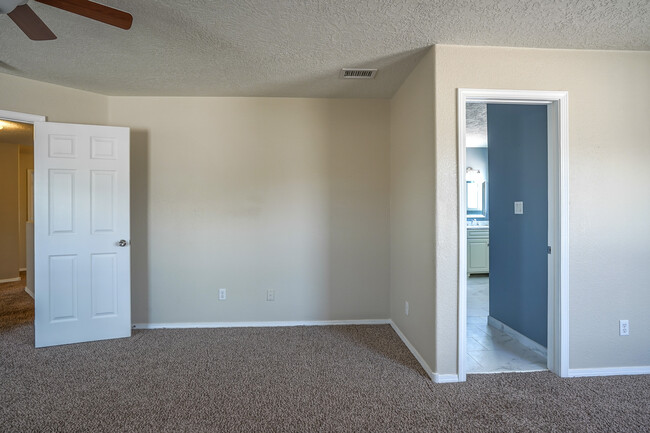 Building Photo - 6451 Shiprock Ct NE