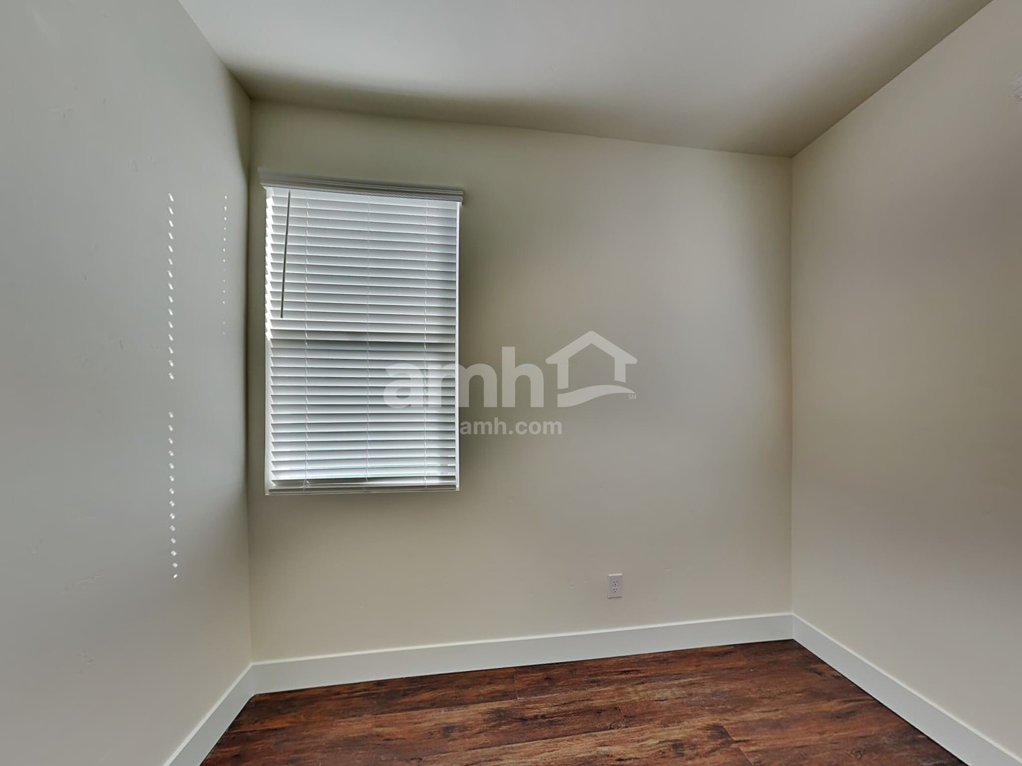 Building Photo - 1034 S Jillian Ave