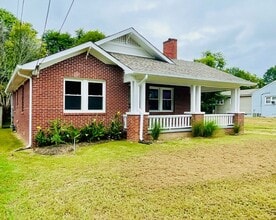 Building Photo - Section 8 Approved 3bedroom 1 Bath