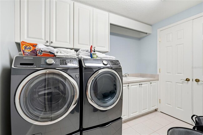 Building Photo - 515 5th Ave NE