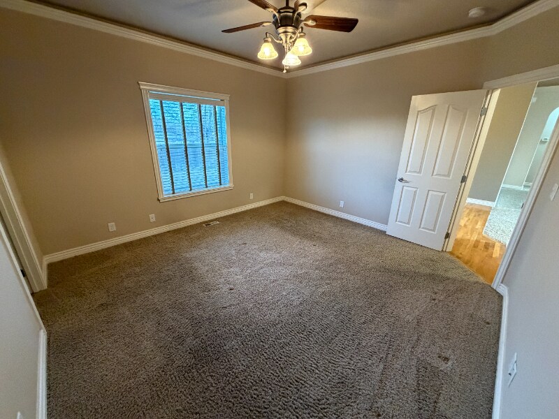 Building Photo - 1820 SW Silverstone Ave