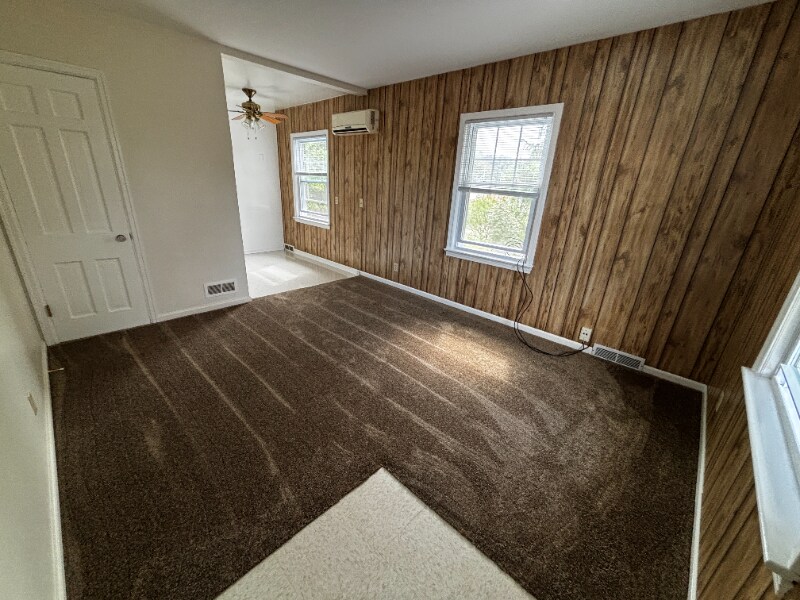 Building Photo - 142 N Riverview Dr