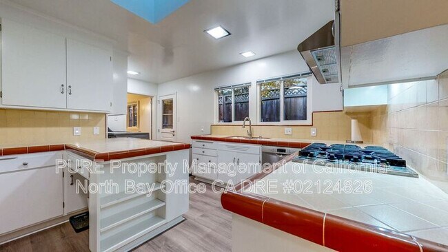 Building Photo - 2450 Grosse Ave