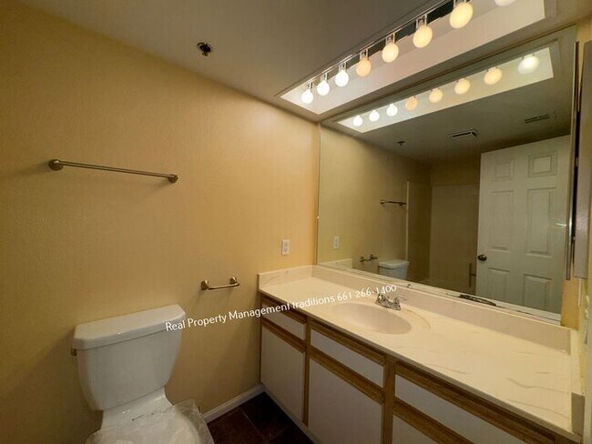 Building Photo - ***FIRST MONTH FREE*** 2 plus 2 condo in l...